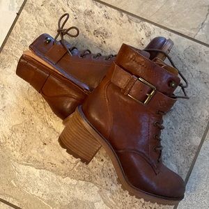 NWOT Brown high-heeled combat boots - Sz 7.5
